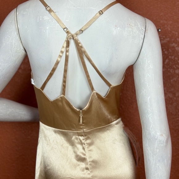 AZAZIE Elegant Gold Satin Evening Gown Size A2. E83 - Picture 15 of 16
